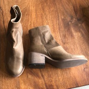 LD Tuttle everyday boots! NWOT